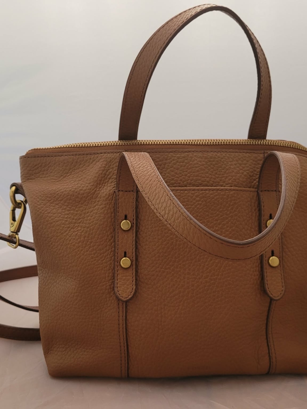 Classic Tan Leather Fossil Purse.